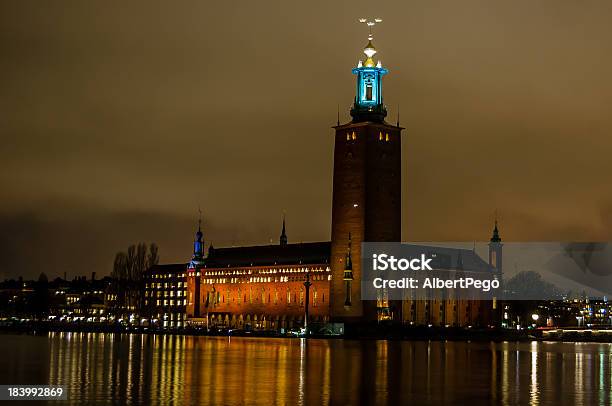 Sztokholm Sala Miasta W Nocy - zdjęcia stockowe i więcej obrazów Bez ludzi - Bez ludzi, Budynek z zewnątrz, Chmura