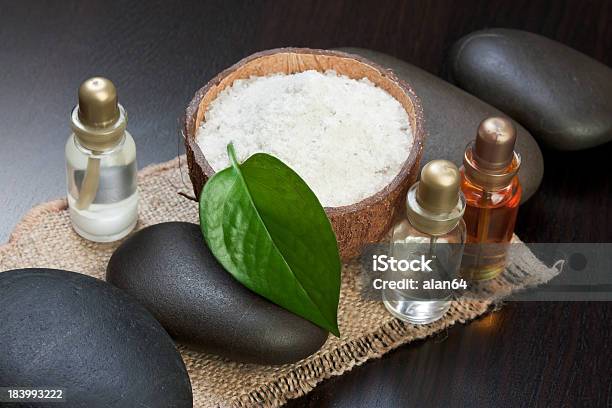 De Vida De Los Sujetos De Spa Relajante Foto de stock y más banco de imágenes de Calor - Calor, Cosmética, Dar masajes