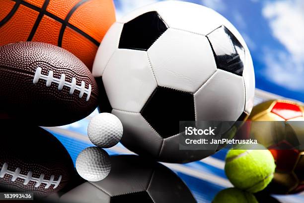 Спортивное Оборудование Отделкой — стоковые фотографии и другие картинки Бадминтон - Спорт - Бадминтон - Спорт, Баскетбол, Баскетбольный мяч