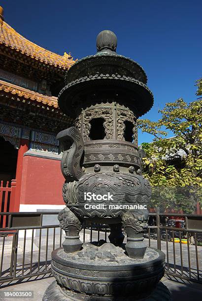 불교 향로 In Yonghegong 라마교 사원 0명에 대한 스톡 사진 및 기타 이미지 - 0명, 고대의, 구리