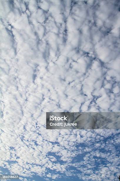 Weiße Wolke Mit Blauen Himmel Stockfoto und mehr Bilder von Bildhintergrund - Bildhintergrund, Blau, Flauschig