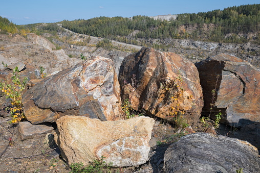 Production of graphite. Industrial background. The rough structure of the mineral.