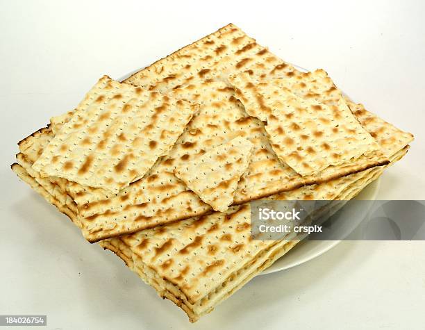 Matzo Su Un Piatto - Fotografie stock e altre immagini di Camera - Camera, Cibi e bevande, Cibo