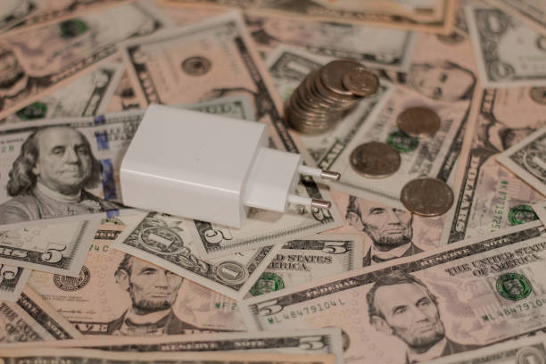 istock Electricity cost in US 1840297271