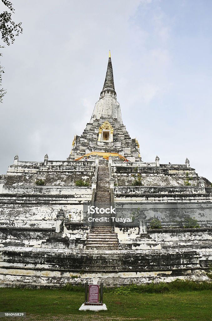 Chedi PhukhaoThong im Wat Phu-Tempel Khao Thong an Ayutthaya in Thailand - Lizenzfrei Architektur Stock-Foto