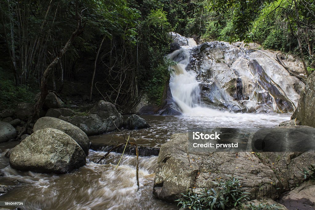 Maekad Водопад в wianghaeng, Chiangmai - Стоковые фото Азия роялти-фри