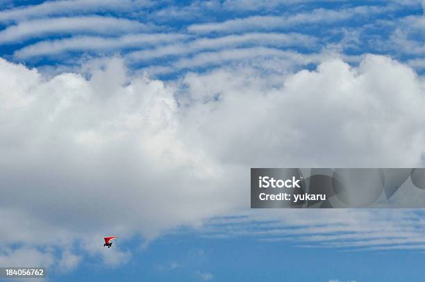 Photo libre de droit de Moteur Planeur Dans Les Nuages banque d'images et plus d'images libres de droit de Activité - Activité, Avion, Concepts