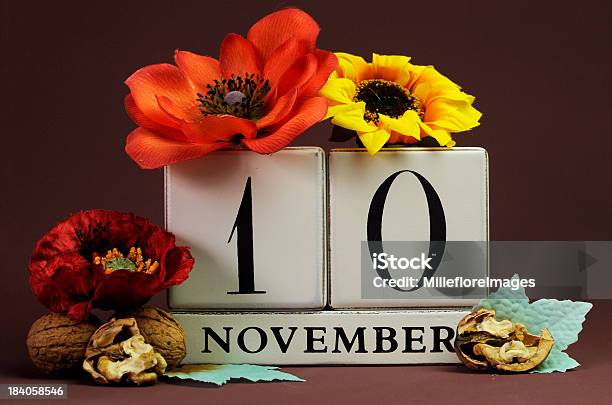 Speichern Sie Das Datum Saisonale Persönlichen Kalender 10 November Stockfoto und mehr Bilder von Blatt - Pflanzenbestandteile