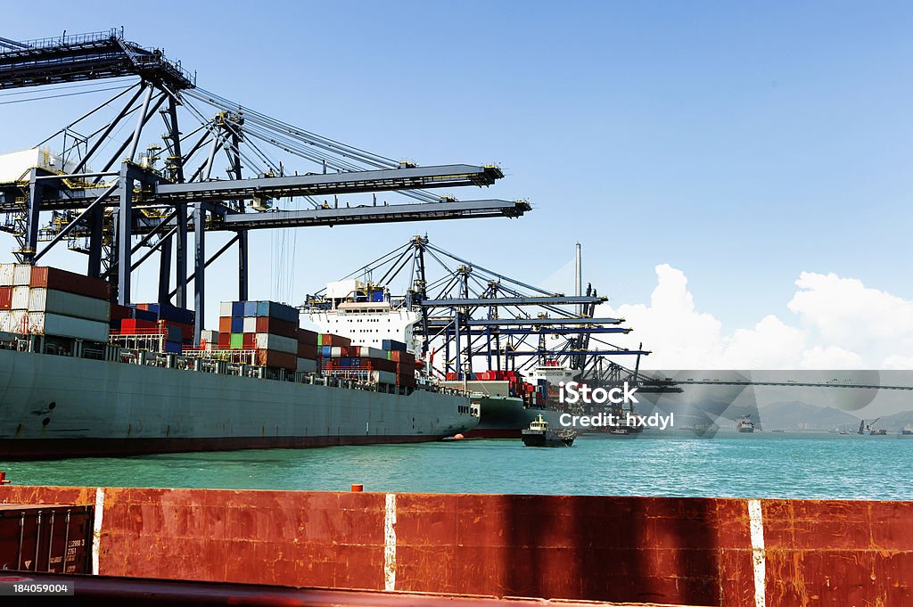 Grues du port et la mer - Photo de Affaires libre de droits