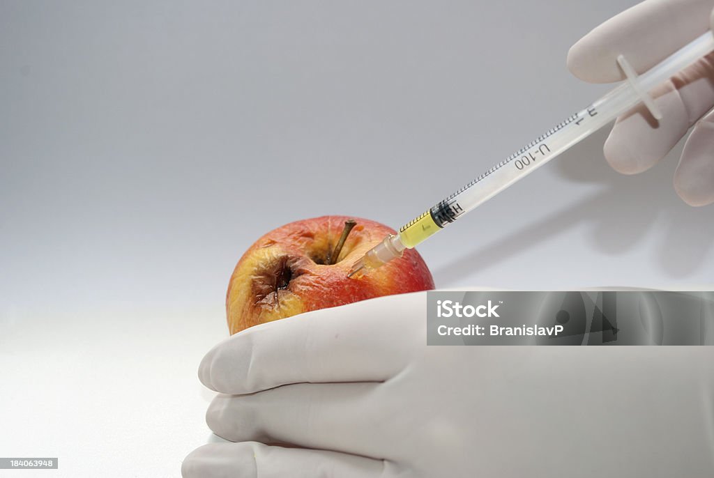 Trattamento con Botox con apple - Foto stock royalty-free di Adulto