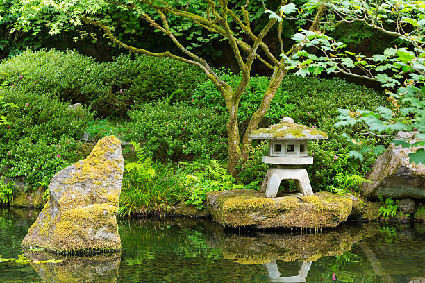 istock Beautiful Japanese Garden 184066494