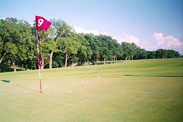 little sioux golf – trou n ° 9 - sports flag flag shadow golf flag photos et images de collection
