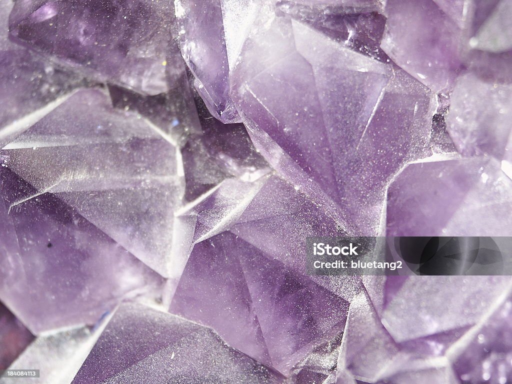 Фиолетовый кристалл (Аметист - Стоковые фото Аметист роялти-фри