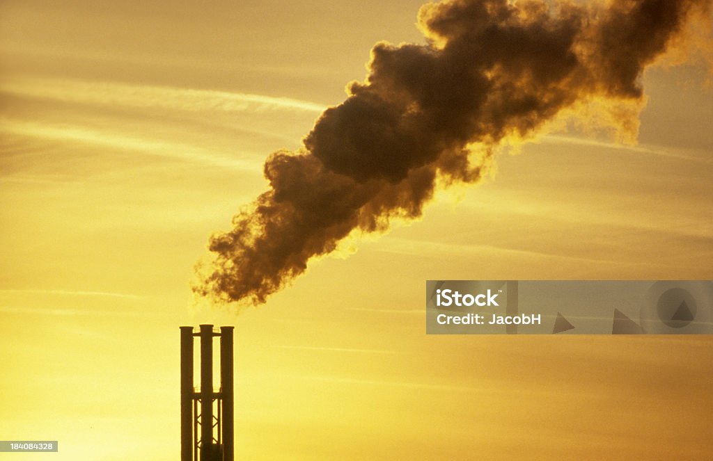 Chimenea industrial - Foto de stock de Aire libre libre de derechos