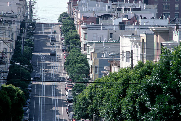 istock San Francisco street scene 184084442