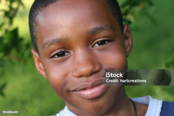 Stolzer Junger Mann Stockfoto und mehr Bilder von Afrikanischer Abstammung - Afrikanischer Abstammung, Aufregung, Auge