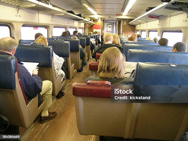 Pendlerseye View Stockfoto und mehr Bilder von Bahngleis - Bahngleis, Eisenbahn, Fahrzeug fahren