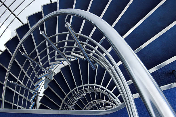 bleu spirale - staircase curve spiral staircase chrome photos et images de collection