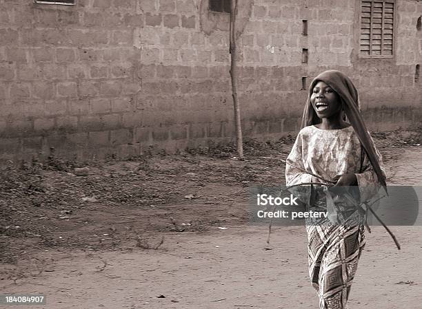 Foto de Garota Africana e mais fotos de stock de Adolescente - Adolescente, Aldeia, Bandana - Acessório