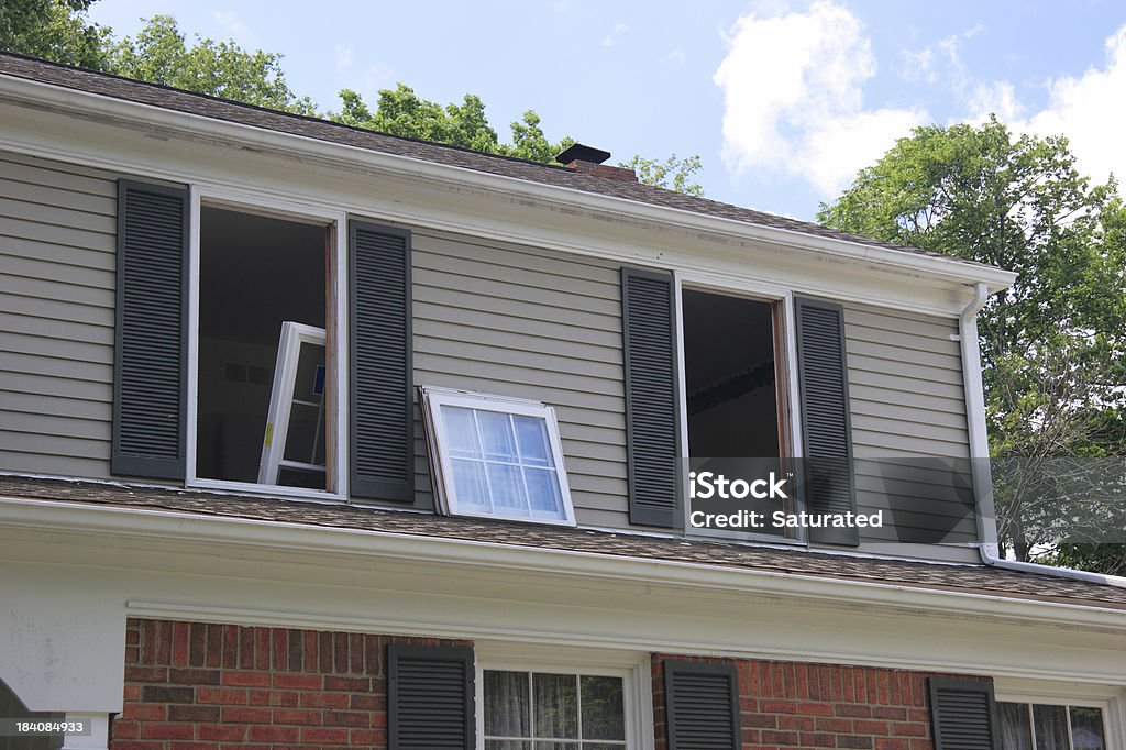 Substituição de janelas ser instalados em casa - Foto de stock de Instalar royalty-free