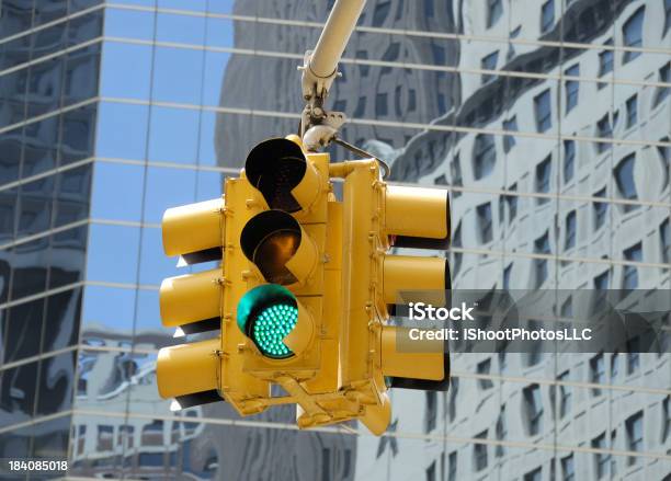Foto de Verde Sinal De Trânsito e mais fotos de stock de New York City - New York City, Sinal Verde - Semáforo de trânsito, Amarelo