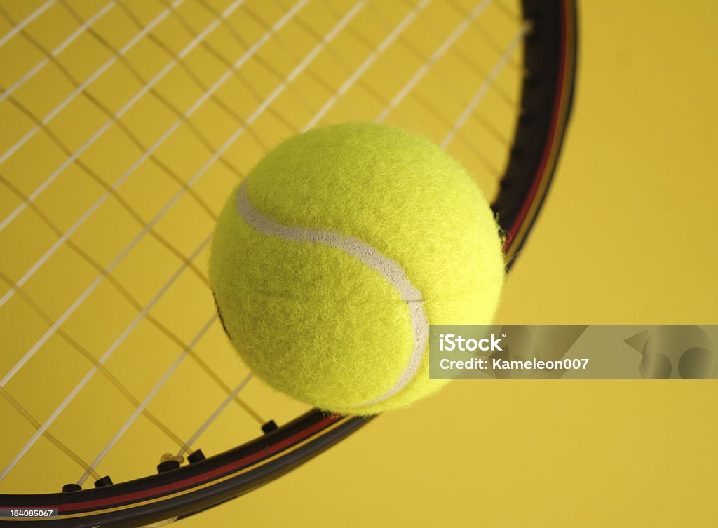 Теннисный мяч и Ракетка - Стоковые фото Без людей роялти-фри