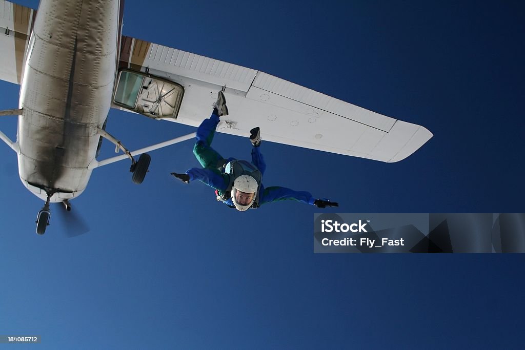 Skydiver sair de um pequeno Avião - Royalty-free Avião Foto de stock