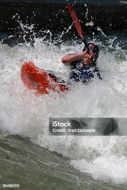 Kajakfahrer In White Water Stockfoto und mehr Bilder von Aktivitäten und Sport - Aktivitäten und Sport, Bewegung, Entspannung