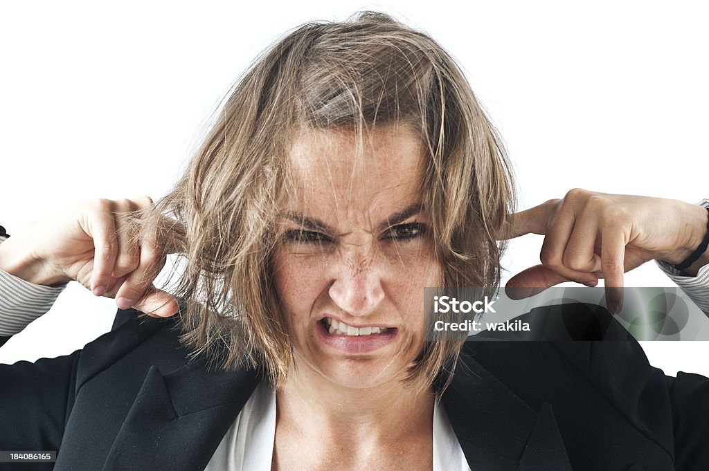 Abrasamiento de enojo mujer agarrando su dedos en los oídos - Foto de stock de Adulto libre de derechos