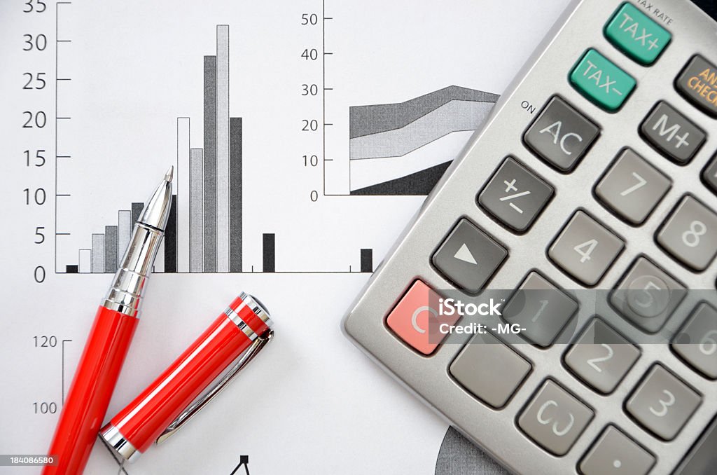 Caneta e calculadora de gráficos financeiros - Foto de stock de Calculadora royalty-free