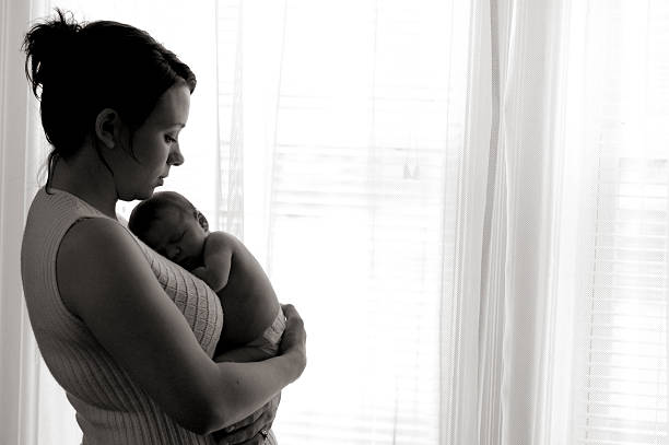 istock Mother & Newborn Silhouette (Black & White) 184086620