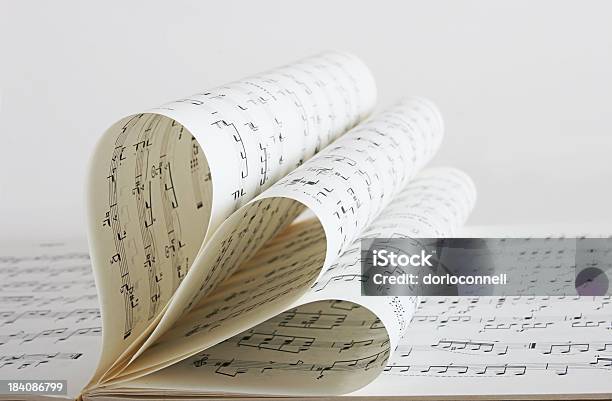 Photo libre de droit de Feuille De Score De La Musique banque d'images et plus d'images libres de droit de Accord - Écriture musicale - Accord - Écriture musicale, Blanc, Chanter