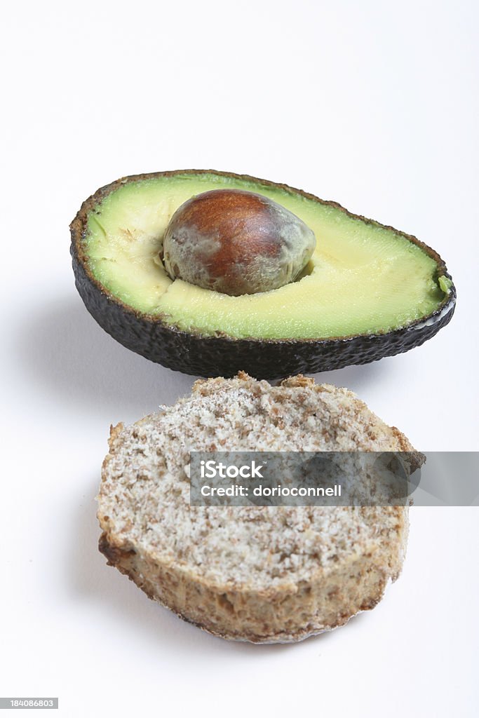 avocado e pane marrone - Foto stock royalty-free di Affamato