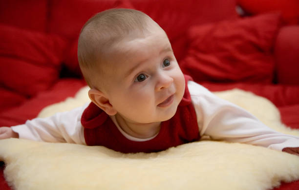 istock little baby girl 184087398