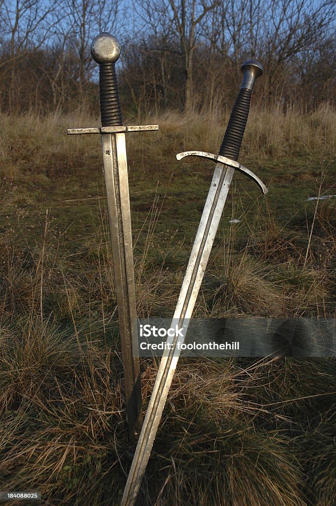 Dos medieval swords - Foto de stock de Deporte de combate libre de derechos