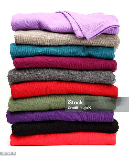 Pila De Ropa Foto de stock y más banco de imágenes de Doblado - Condición - Doblado - Condición, Hacer la colada, Vestimenta