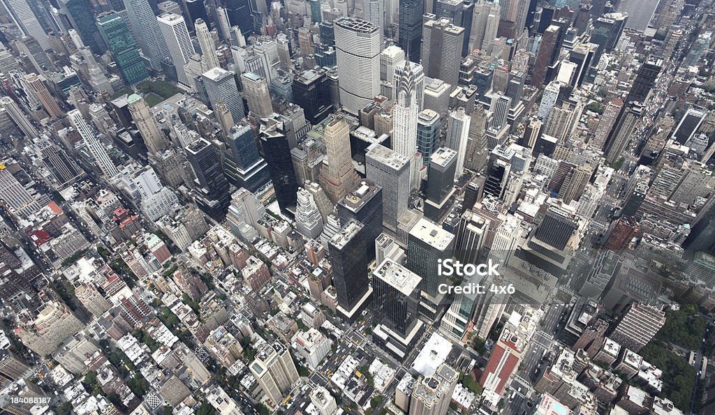 Vista aérea de arranha-céus em uma cidade - Royalty-free Alto - Descrição Física Foto de stock