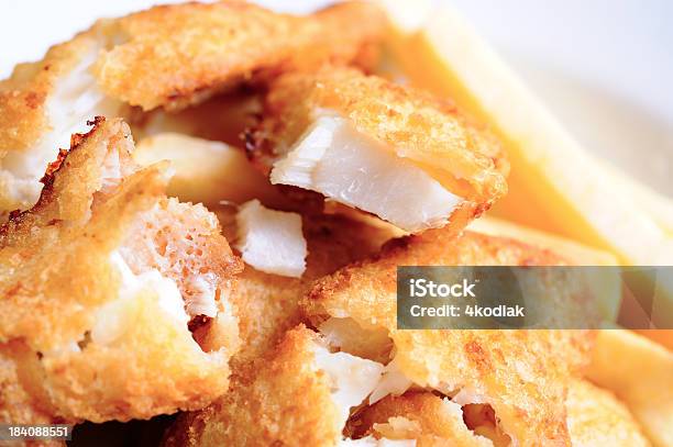 Peixe Frito - Fotografias de stock e mais imagens de Bacalhau - Bacalhau, Batata Frita - Lanche, Batatas Preparadas