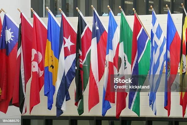 Флаги Многих Наций — стоковые фотографии и другие картинки Государственный флаг - Государственный флаг, Сбор, Герб