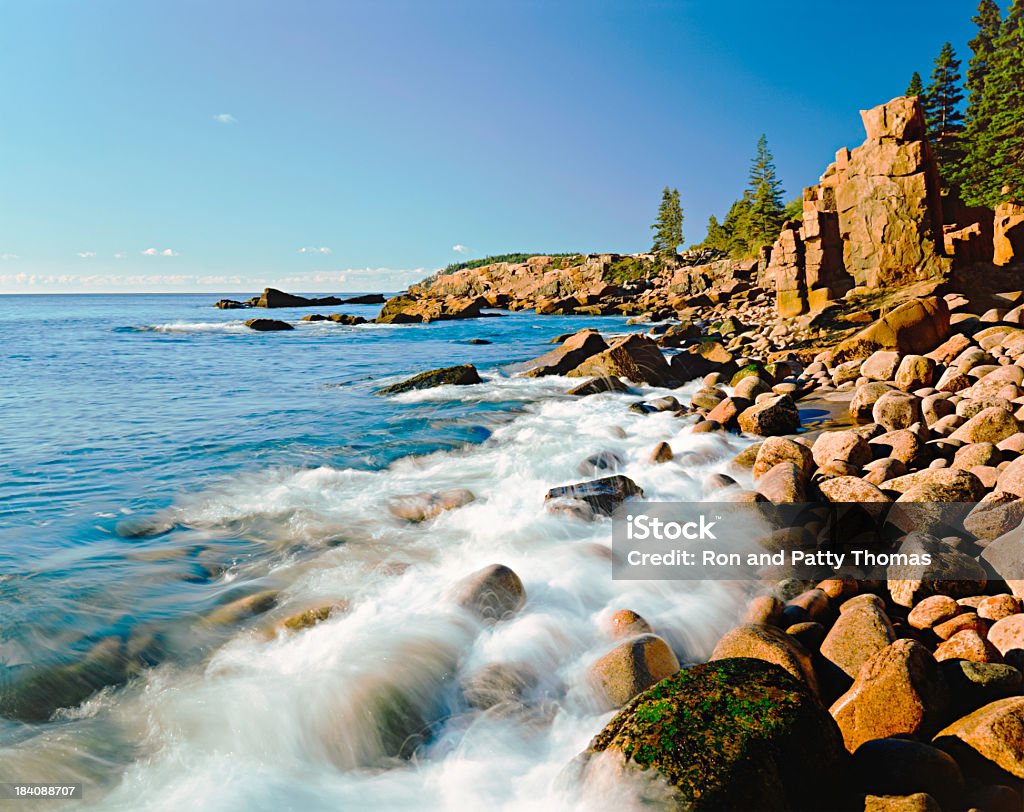 Parque nacional de Acadia de rocky océano Atlántico. (P - Foto de stock de Maine libre de derechos