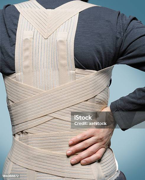 Korsett Für Rückenschmerzen Stockfoto und mehr Bilder von Verzerrt - Verzerrt, Menschlicher Körper, Taille