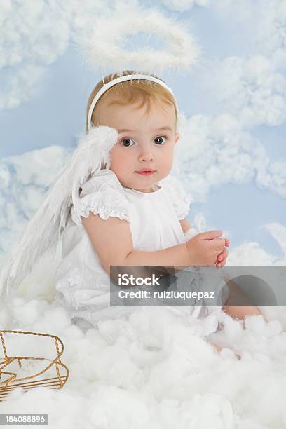 Bonito Pequeno Anjo - Fotografias de stock e mais imagens de 12-15 Meses - 12-15 Meses, Anjo, Asa de animal