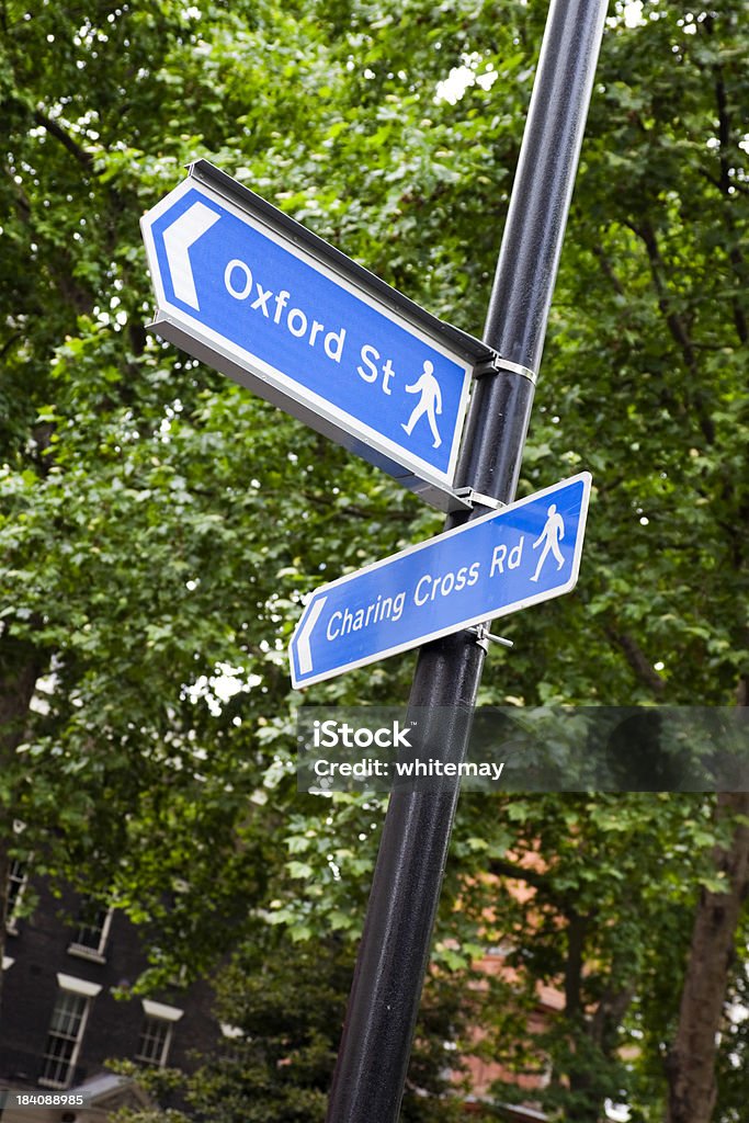 Oxford Street e Charing Cross Road sinais de direcção - Royalty-free Soho Square Foto de stock