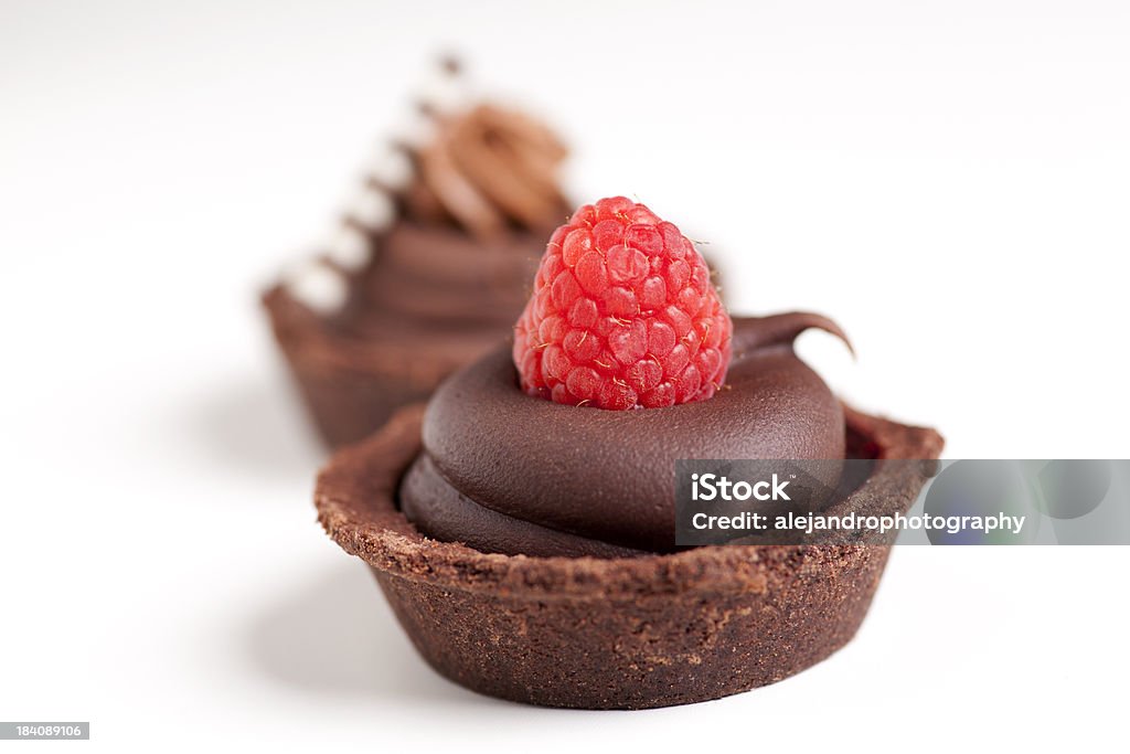 mousse de frambuesa y pastel de chocolate - Foto de stock de Alcorza libre de derechos