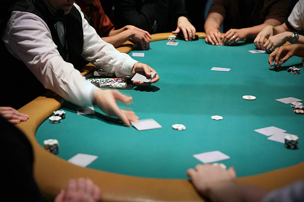 カジノカードディーラー - table competition ストックフォトと画像