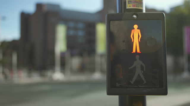 4K Green Light For Pedestrians Change To Red Light