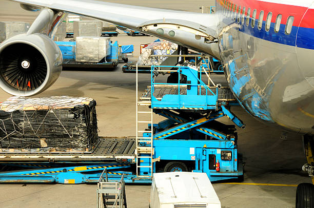 istock Airlines Industry - Portable Conveyer Belt 184089633