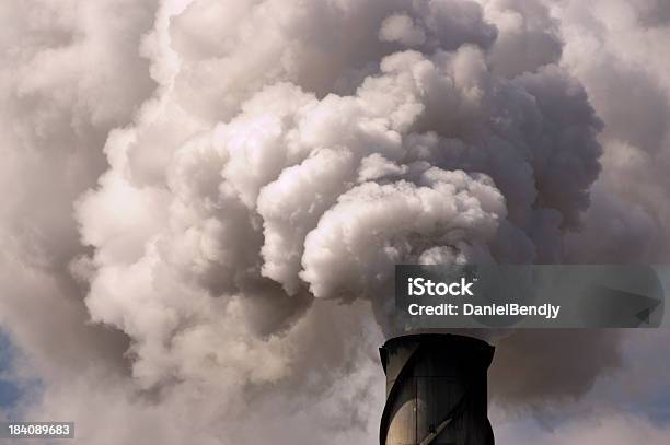 Inquinamento Atmosferico - Fotografie stock e altre immagini di A mezz'aria - A mezz'aria, Affari, Ambientazione esterna