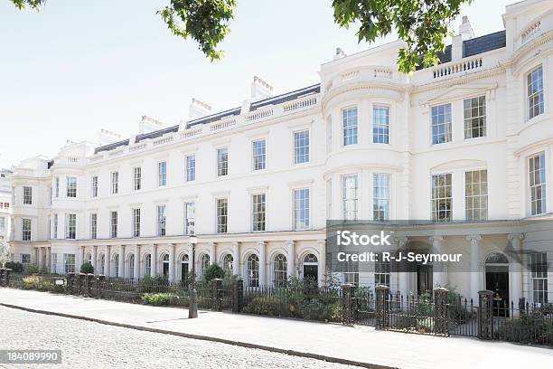 Foto de Londres De Estar e mais fotos de stock de Londres - Inglaterra - Londres - Inglaterra, Exterior de Prédio, Rua