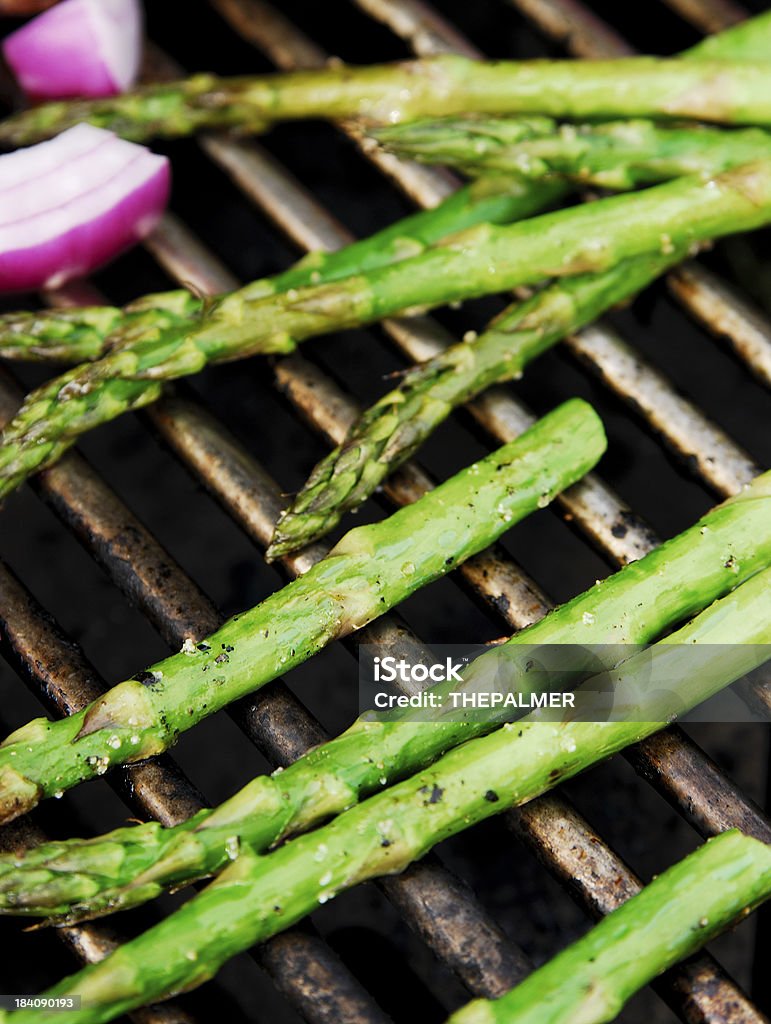 Asparagi su Il grill - Foto stock royalty-free di Asparago